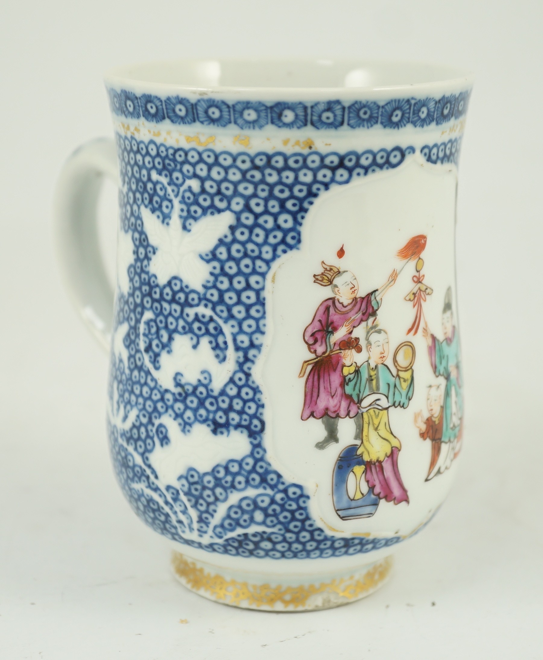An 18th century Chinese export famille rose mug, 11.5cm